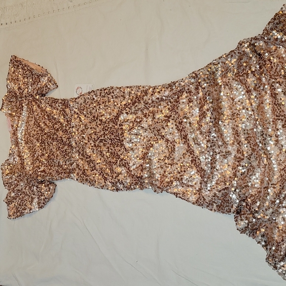 NeeSee's Dresses evening gown rose gold sequins round neck bell sleeves sz small - Picture 2 of 13